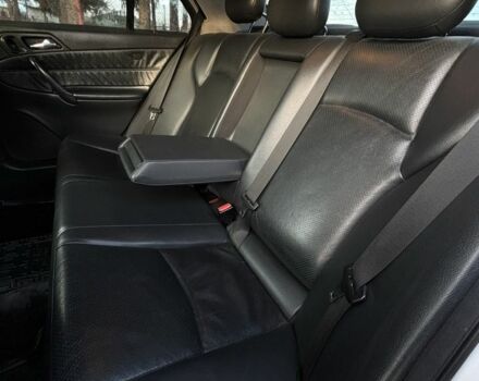 Серый Мерседес Ц-Класс, объемом двигателя 2 л и пробегом 333 тыс. км за 3900 $, фото 5 на Automoto.ua