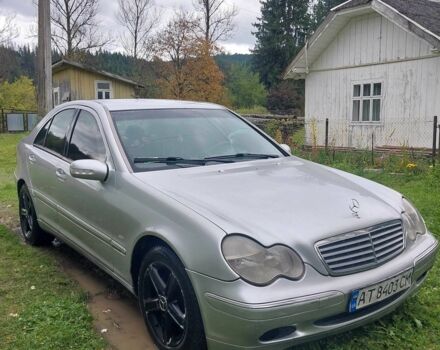Мерседес Ц-Клас 2000 у Верховине на Automoto.ua Сірий Мерседес Ц-Клас, об'ємом двигуна 2.1 л та пробігом 432 тис. км за 3200 $, фото 2 на Automoto.ua