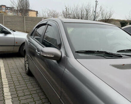 Сірий Мерседес Ц-Клас, об'ємом двигуна 2.2 л та пробігом 500 тис. км за 3900 $, фото 2 на Automoto.ua