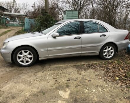 Сірий Мерседес Ц-Клас, об'ємом двигуна 2 л та пробігом 405 тис. км за 3999 $, фото 1 на Automoto.ua