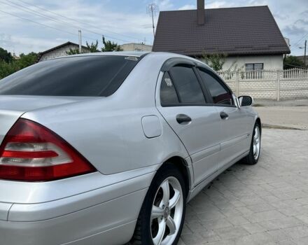 Сірий Мерседес Ц-Клас, об'ємом двигуна 2 л та пробігом 325 тис. км за 3800 $, фото 5 на Automoto.ua