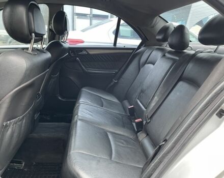 Серый Мерседес Ц-Класс, объемом двигателя 2.1 л и пробегом 300 тыс. км за 3400 $, фото 9 на Automoto.ua