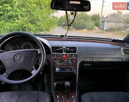 Сірий Мерседес Ц-Клас, об'ємом двигуна 2 л та пробігом 250 тис. км за 2550 $, фото 7 на Automoto.ua