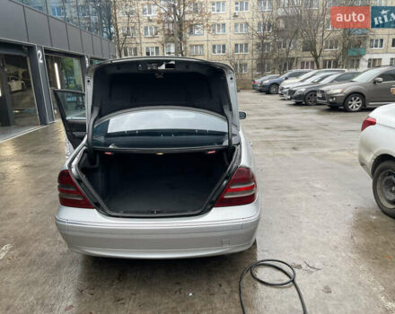 Серый Мерседес Ц-Класс, объемом двигателя 2.15 л и пробегом 300 тыс. км за 3400 $, фото 7 на Automoto.ua