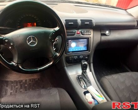 Серый Мерседес Ц-Класс, объемом двигателя 2 л и пробегом 270 тыс. км за 5000 $, фото 5 на Automoto.ua