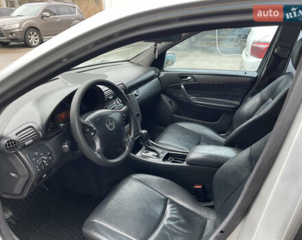 Серый Мерседес Ц-Класс, объемом двигателя 2.15 л и пробегом 300 тыс. км за 3400 $, фото 9 на Automoto.ua