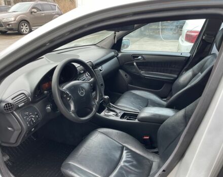 Серый Мерседес Ц-Класс, объемом двигателя 2.1 л и пробегом 300 тыс. км за 3400 $, фото 13 на Automoto.ua