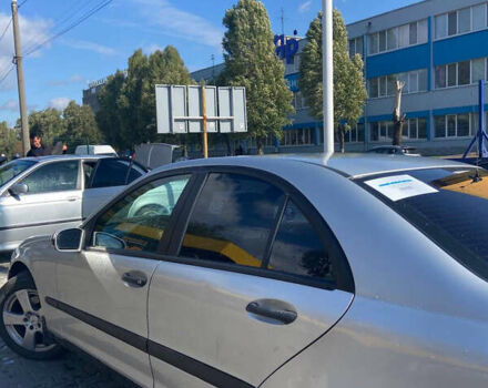 Сірий Мерседес Ц-Клас, об'ємом двигуна 2 л та пробігом 410 тис. км за 4400 $, фото 2 на Automoto.ua