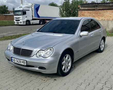 Серый Мерседес Ц-Класс, объемом двигателя 2 л и пробегом 303 тыс. км за 4300 $, фото 5 на Automoto.ua