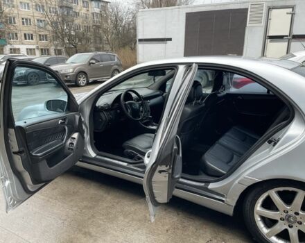 Серый Мерседес Ц-Класс, объемом двигателя 2.1 л и пробегом 300 тыс. км за 3400 $, фото 12 на Automoto.ua