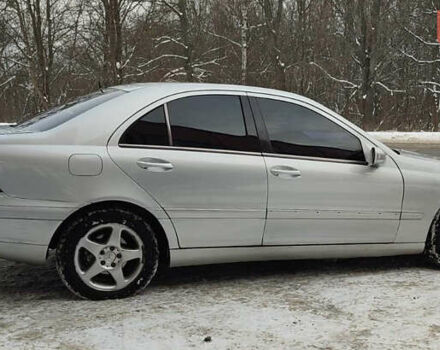 Серый Мерседес Ц-Класс, объемом двигателя 2 л и пробегом 301 тыс. км за 3800 $, фото 3 на Automoto.ua