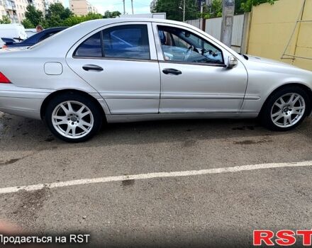 Серый Мерседес Ц-Класс, объемом двигателя 2 л и пробегом 174 тыс. км за 2950 $, фото 1 на Automoto.ua