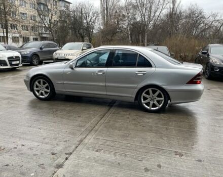 Серый Мерседес Ц-Класс, объемом двигателя 2.1 л и пробегом 300 тыс. км за 3400 $, фото 6 на Automoto.ua