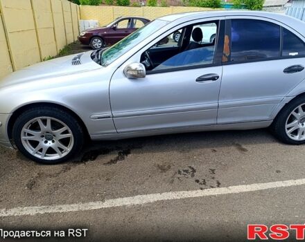 Серый Мерседес Ц-Класс, объемом двигателя 2 л и пробегом 174 тыс. км за 2950 $, фото 5 на Automoto.ua