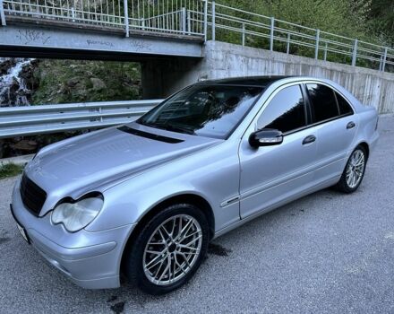 Мерседес Ц-Клас 2000 у Рахове на Automoto.ua Сірий Мерседес Ц-Клас, об'ємом двигуна 2 л та пробігом 140 тис. км за 5400 $, фото 1 на Automoto.ua