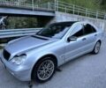 Мерседес Ц-Клас 2000 у Рахове на Automoto.ua Сірий Мерседес Ц-Клас, об'ємом двигуна 2 л та пробігом 140 тис. км за 5400 $, фото 1 на Automoto.ua