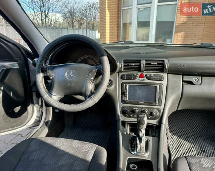 Серый Мерседес Ц-Класс, объемом двигателя 1.8 л и пробегом 250 тыс. км за 3950 $, фото 23 на Automoto.ua