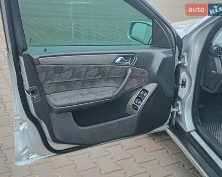 Сірий Мерседес Ц-Клас, об'ємом двигуна 1.8 л та пробігом 350 тис. км за 3999 $, фото 11 на Automoto.ua