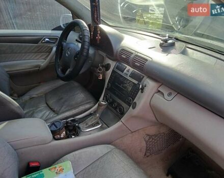 Сірий Мерседес Ц-Клас, об'ємом двигуна 2.2 л та пробігом 600 тис. км за 2000 $, фото 9 на Automoto.ua