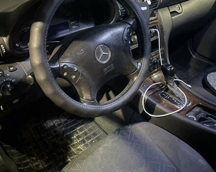 Серый Мерседес Ц-Класс, объемом двигателя 2 л и пробегом 284 тыс. км за 3700 $, фото 7 на Automoto.ua