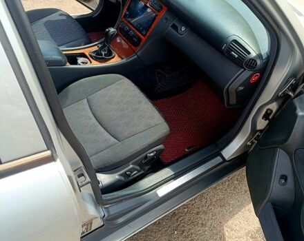 Серый Мерседес Ц-Класс, объемом двигателя 2 л и пробегом 174 тыс. км за 2950 $, фото 2 на Automoto.ua