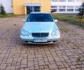 Серый Мерседес Ц-Класс, объемом двигателя 2 л и пробегом 180 тыс. км за 3500 $, фото 1 на Automoto.ua