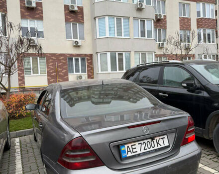 Сірий Мерседес Ц-Клас, об'ємом двигуна 2.2 л та пробігом 500 тис. км за 3900 $, фото 8 на Automoto.ua