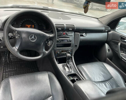Серый Мерседес Ц-Класс, объемом двигателя 2.15 л и пробегом 300 тыс. км за 3400 $, фото 12 на Automoto.ua