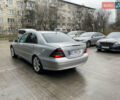 Серый Мерседес Ц-Класс, объемом двигателя 2.15 л и пробегом 300 тыс. км за 3400 $, фото 4 на Automoto.ua