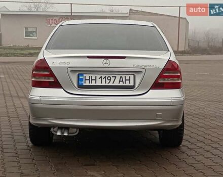 Сірий Мерседес Ц-Клас, об'ємом двигуна 1.8 л та пробігом 350 тис. км за 3999 $, фото 4 на Automoto.ua