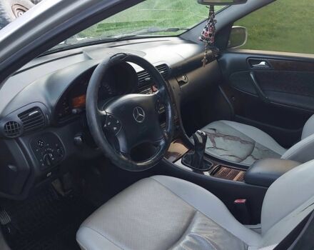 Мерседес Ц-Клас 2000 у Верховине на Automoto.ua Сірий Мерседес Ц-Клас, об'ємом двигуна 2.1 л та пробігом 432 тис. км за 3200 $, фото 6 на Automoto.ua