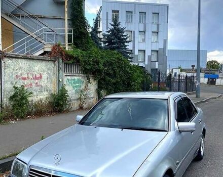 Сірий Мерседес Ц-Клас, об'ємом двигуна 2 л та пробігом 250 тис. км за 2550 $, фото 1 на Automoto.ua