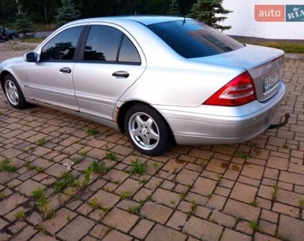 Сірий Мерседес Ц-Клас, об'ємом двигуна 2 л та пробігом 185 тис. км за 3400 $, фото 4 на Automoto.ua
