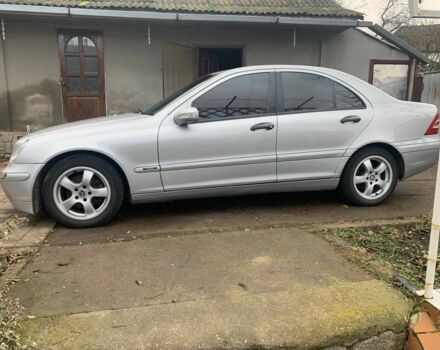 Сірий Мерседес Ц-Клас, об'ємом двигуна 2 л та пробігом 338 тис. км за 4100 $, фото 3 на Automoto.ua