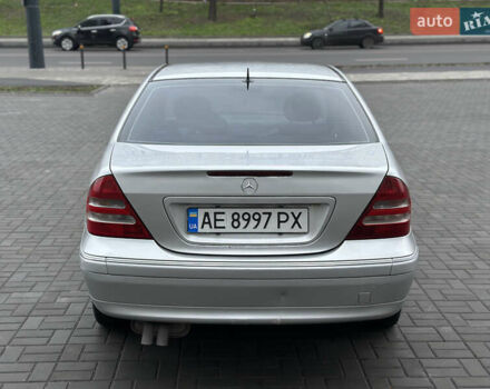 Сірий Мерседес Ц-Клас, об'ємом двигуна 2 л та пробігом 436 тис. км за 4499 $, фото 5 на Automoto.ua