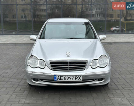 Сірий Мерседес Ц-Клас, об'ємом двигуна 2 л та пробігом 436 тис. км за 4499 $, фото 2 на Automoto.ua