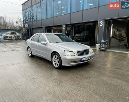 Серый Мерседес Ц-Класс, объемом двигателя 2.15 л и пробегом 300 тыс. км за 3400 $, фото 1 на Automoto.ua