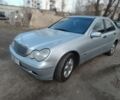 Серый Мерседес Ц-Класс, объемом двигателя 2 л и пробегом 367 тыс. км за 2600 $, фото 1 на Automoto.ua