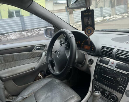 Сірий Мерседес Ц-Клас, об'ємом двигуна 2.2 л та пробігом 300 тис. км за 2700 $, фото 12 на Automoto.ua