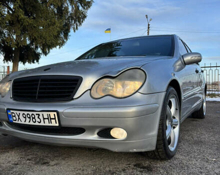 Серый Мерседес Ц-Класс, объемом двигателя 2 л и пробегом 333 тыс. км за 3899 $, фото 1 на Automoto.ua