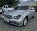Сірий Мерседес Ц-Клас, об'ємом двигуна 2 л та пробігом 185 тис. км за 3500 $, фото 1 на Automoto.ua