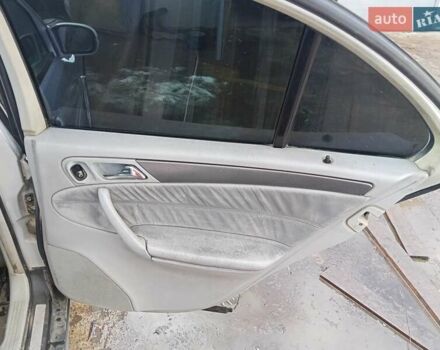 Сірий Мерседес Ц-Клас, об'ємом двигуна 2.2 л та пробігом 600 тис. км за 2000 $, фото 11 на Automoto.ua