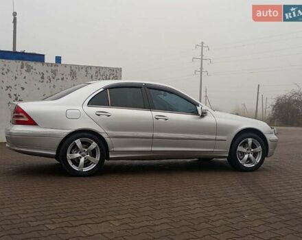 Сірий Мерседес Ц-Клас, об'ємом двигуна 1.8 л та пробігом 350 тис. км за 3999 $, фото 5 на Automoto.ua