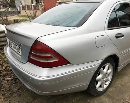 Сірий Мерседес Ц-Клас, об'ємом двигуна 2 л та пробігом 405 тис. км за 3999 $, фото 5 на Automoto.ua