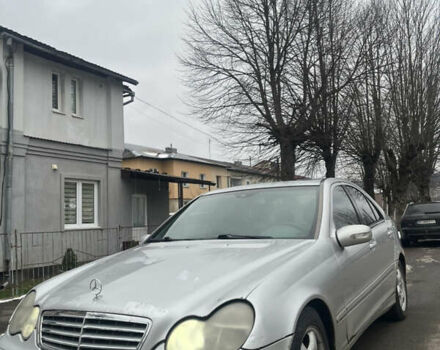 Сірий Мерседес Ц-Клас, об'ємом двигуна 2.2 л та пробігом 300 тис. км за 2700 $, фото 4 на Automoto.ua