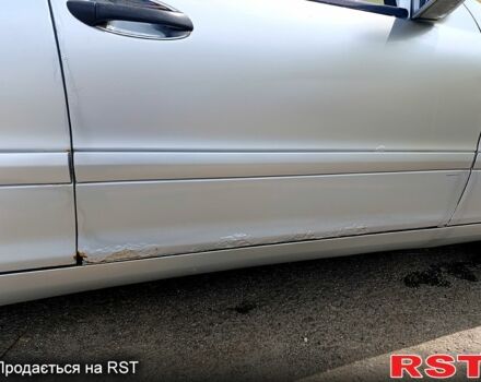 Сірий Мерседес Ц-Клас, об'ємом двигуна 2 л та пробігом 174 тис. км за 2950 $, фото 3 на Automoto.ua