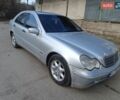 Сірий Мерседес Ц-Клас, об'ємом двигуна 2 л та пробігом 367 тис. км за 2500 $, фото 1 на Automoto.ua