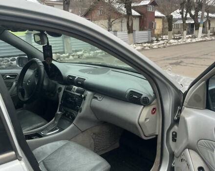 Сірий Мерседес Ц-Клас, об'ємом двигуна 2.2 л та пробігом 300 тис. км за 2700 $, фото 11 на Automoto.ua