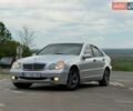 Серый Мерседес Ц-Класс, объемом двигателя 2 л и пробегом 355 тыс. км за 3950 $, фото 2 на Automoto.ua