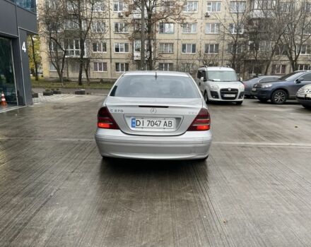 Серый Мерседес Ц-Класс, объемом двигателя 2.1 л и пробегом 300 тыс. км за 3400 $, фото 2 на Automoto.ua